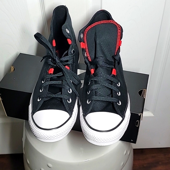 ☆ NIB Converse ☆ - Picture 7 of 9